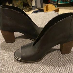 Peep toe bootie